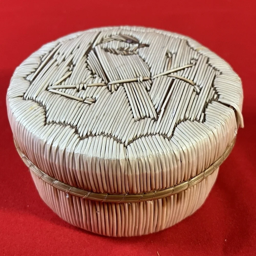 Vintage Birch Bark Quill Medium Box‎ with Bird / 3.25
